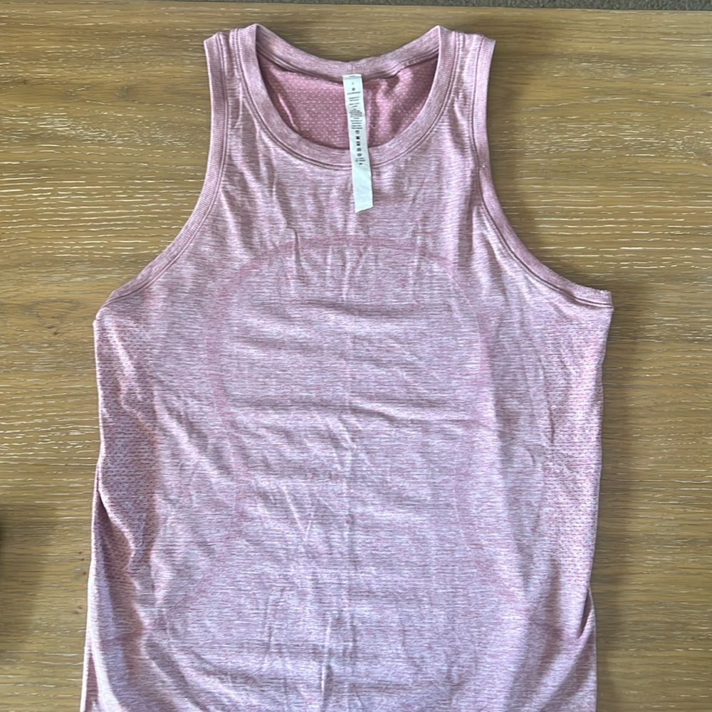 EUC lululemon swiftly relaxed tank - Size 6